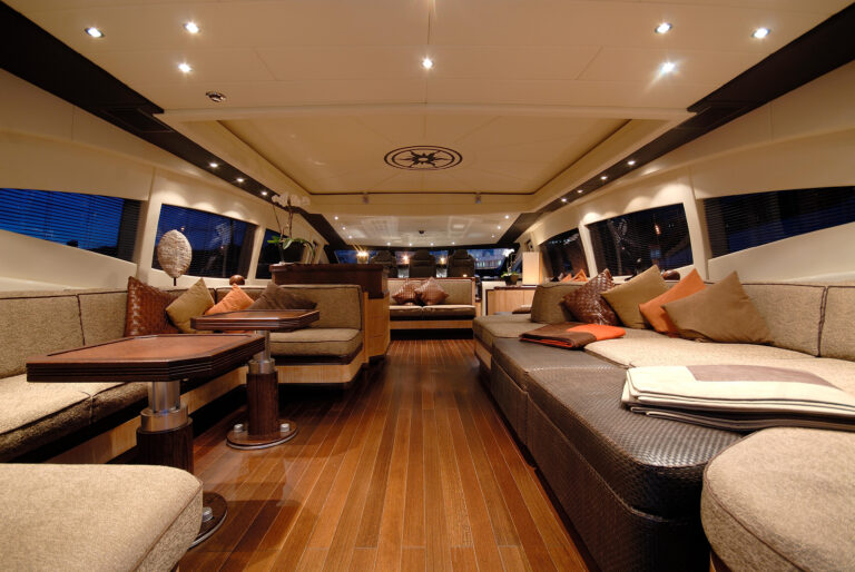 Yacht BLOOMS A Mangusta 108 - Salon