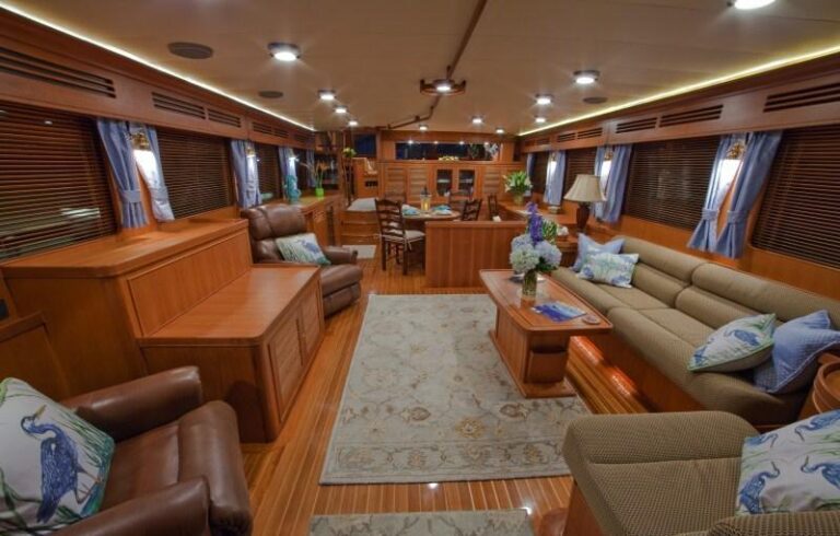 Yacht BLUE HERON -  Main Salon