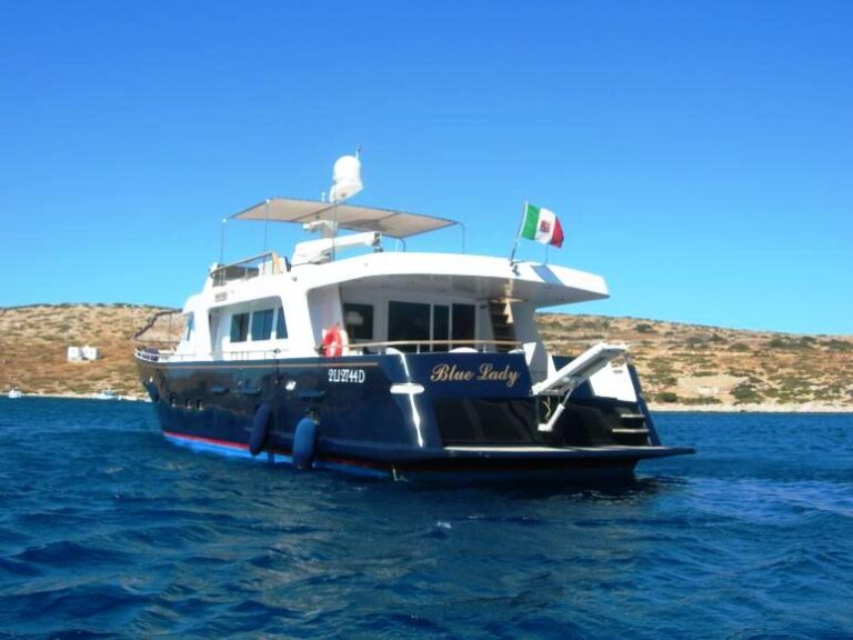 Yacht BLUE LADY -  Aft View