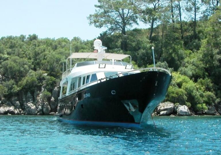 Yacht BLUE LADY -  On Charter