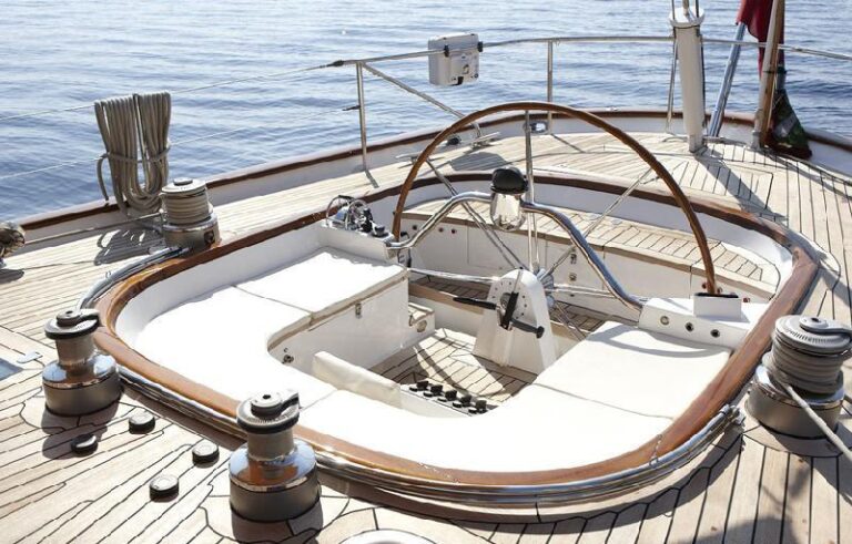 Yacht BOLERO - Aft Cockpit