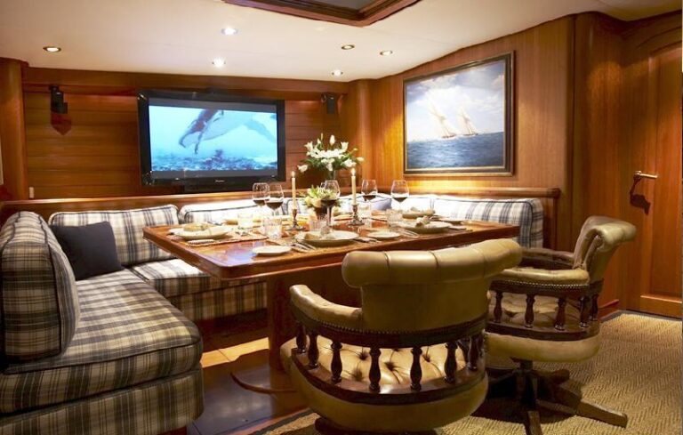 Yacht BOLERO - Salon Dining