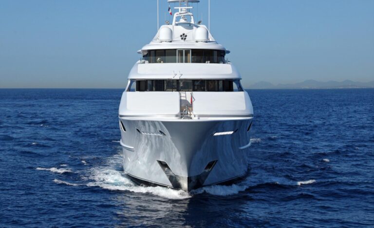 Yacht CAPRI By Lurssen - Bow