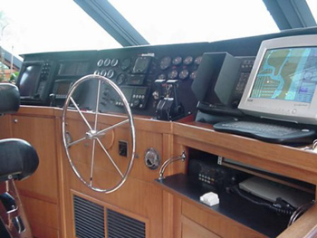 Yacht CAPTIVATOR - Wheelhouse