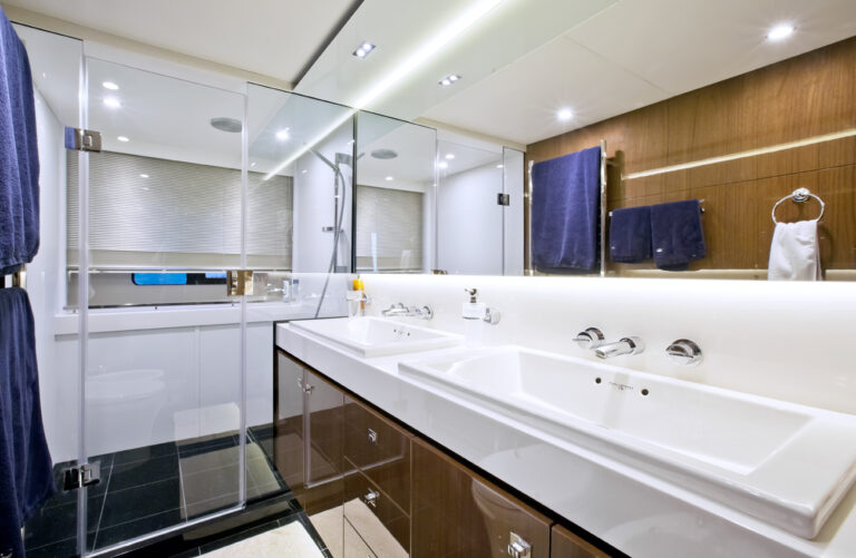 Yacht CARTE BLANCHE III -  Master Cabin Ensuite