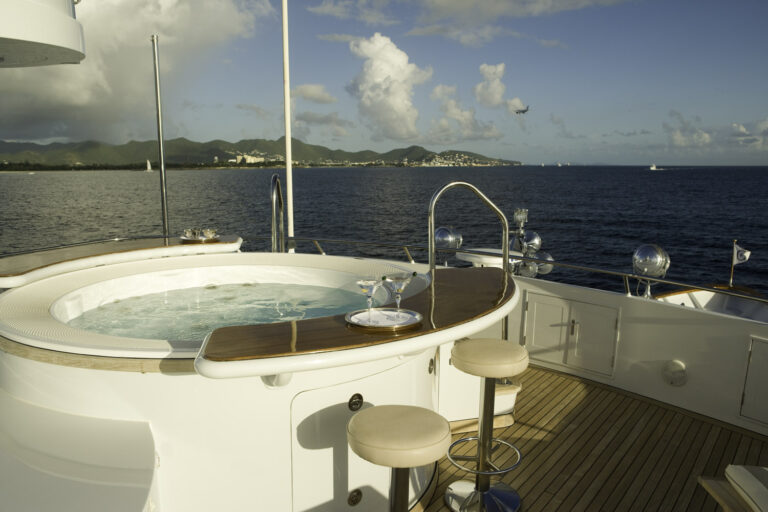 Yacht CHARISMA By Feadship - Jacuzzi Pool