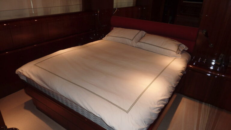 Yacht CLAN V - Master Cabin