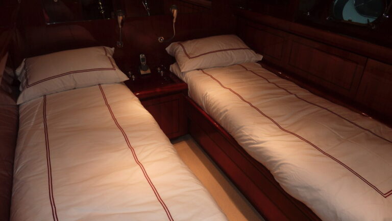 Yacht CLAN V - Twin Cabin