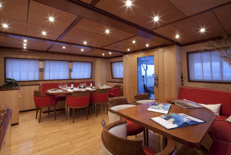 Yacht CLARA ONE - Formal Dining