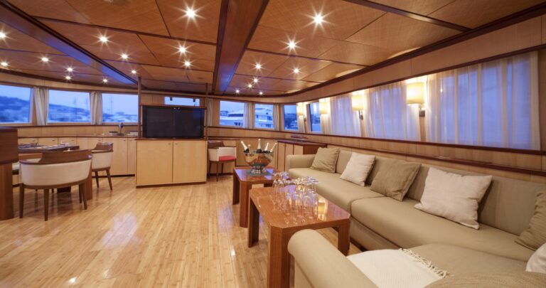 Yacht CLARA ONE - Main Salon