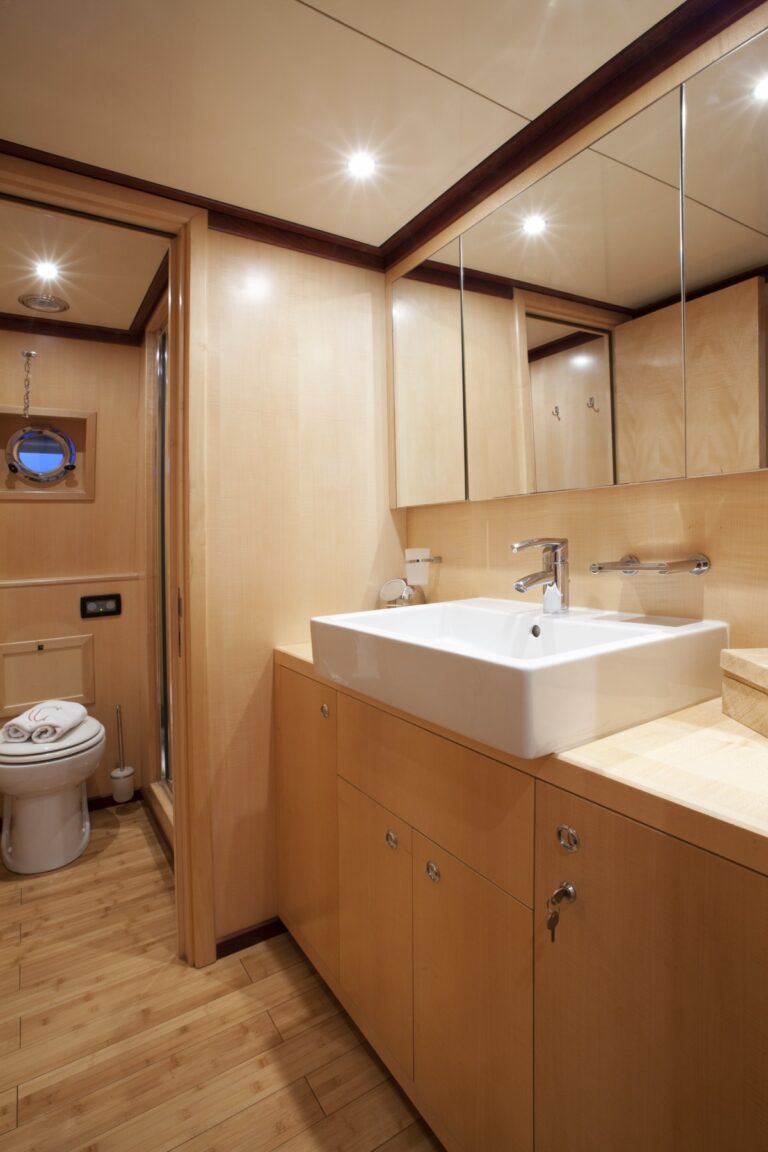 Yacht CLARA ONE - Master Ensuite