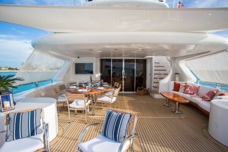 Yacht Camarina Royale -  Bridge Deck