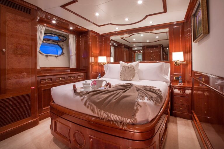 Yacht Camarina Royale -  VIP Cabin