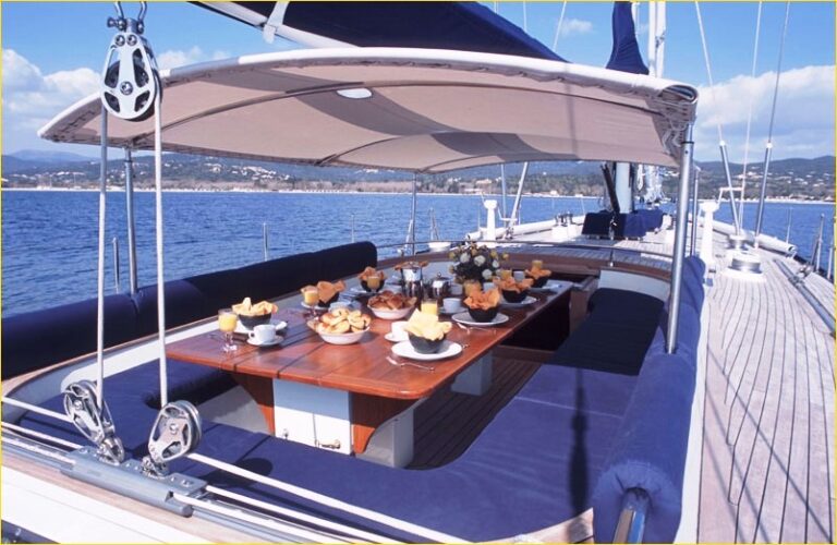 Yacht DARK STAR - Al Fresco Dining