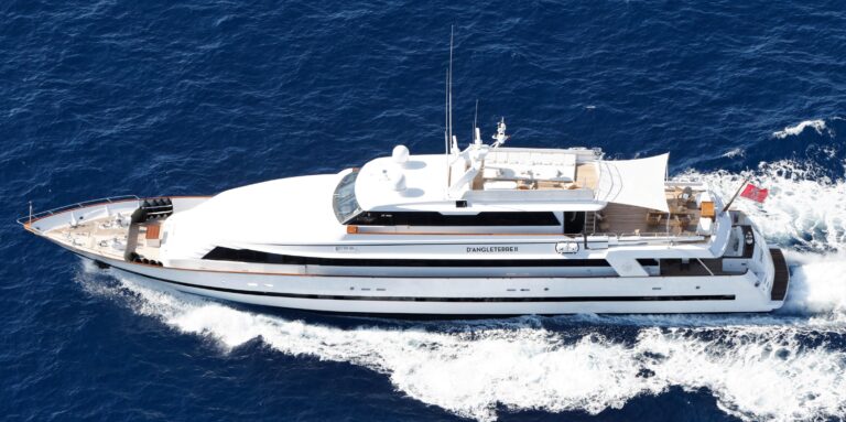 Yacht D'Angleterre II - Underway