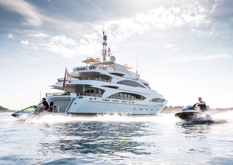 Yacht DIANE