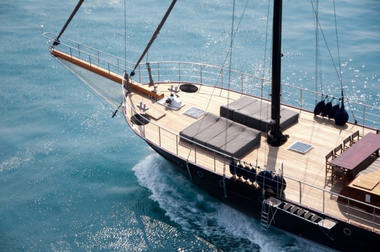 Yacht DOLCE VITA - Spacious decks