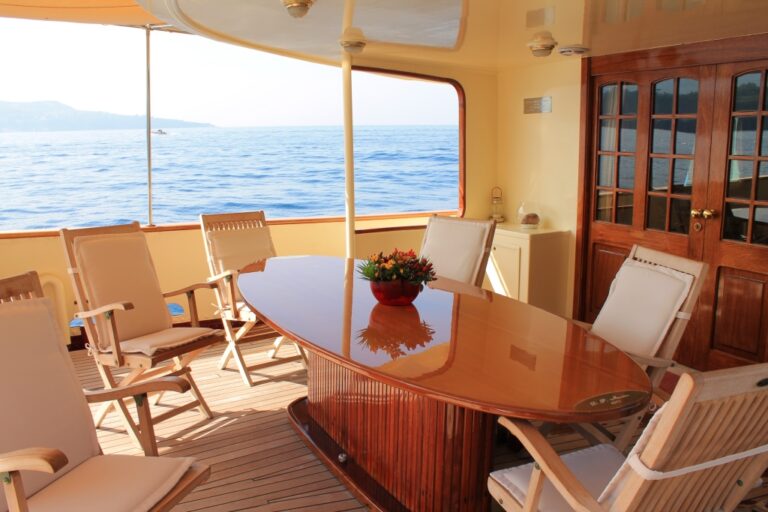 Yacht DP MONITOR - Al Fresco Dining
