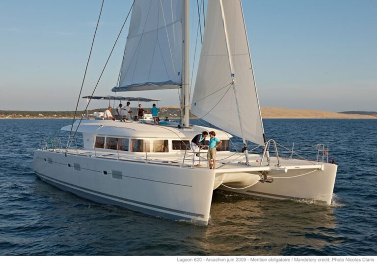 Yacht DRAGON Lagoon 620 Catamaran