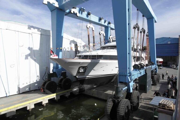 Yacht DYNA launched by Benetti