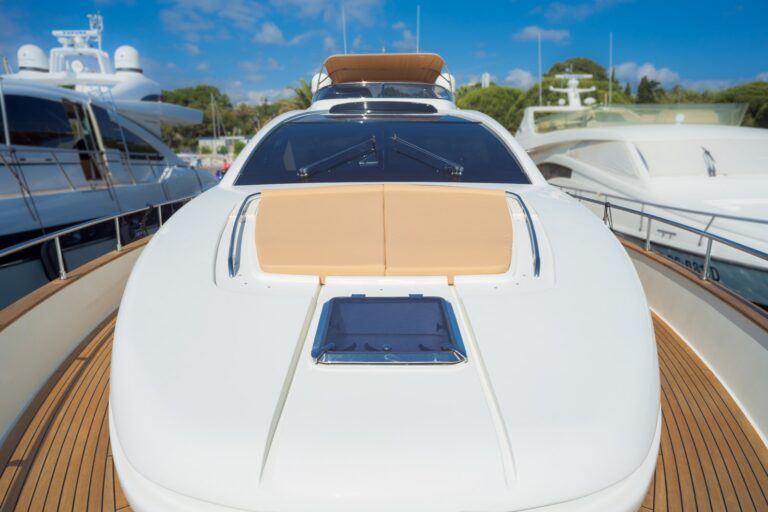 Yacht Dolce Mia - Foredeck