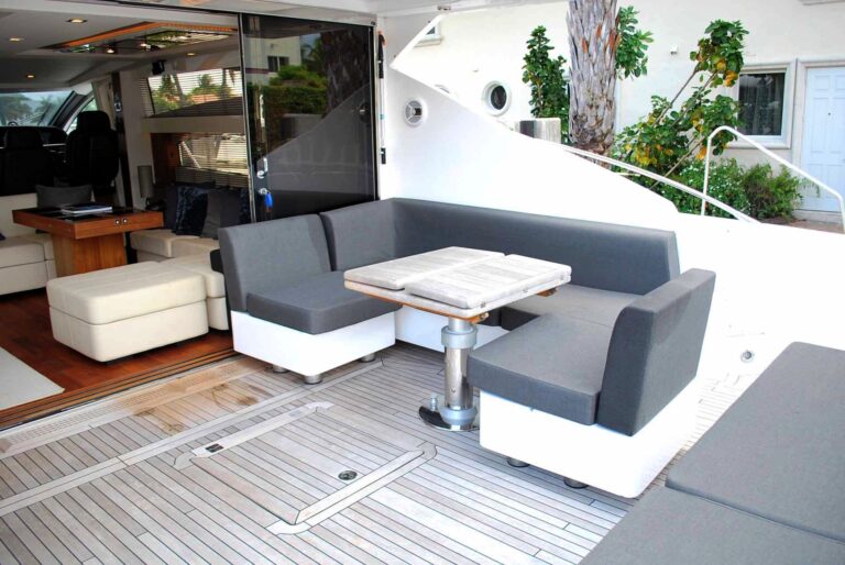 Yacht EAGLE II - Aft Deck Alfresco Dining