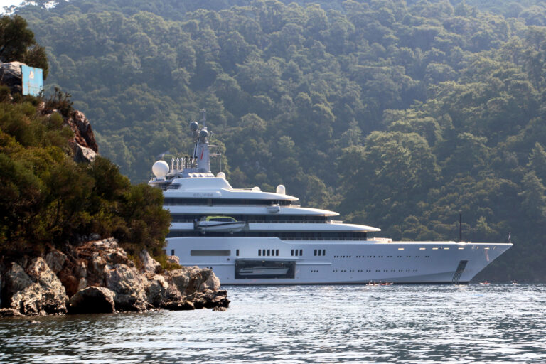 Yacht ECLIPSE