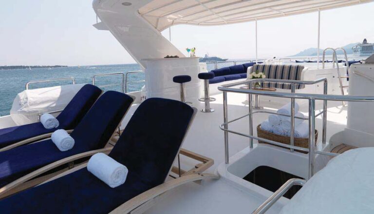 Yacht ENCHANTRESS -  Sundeck Sunpads