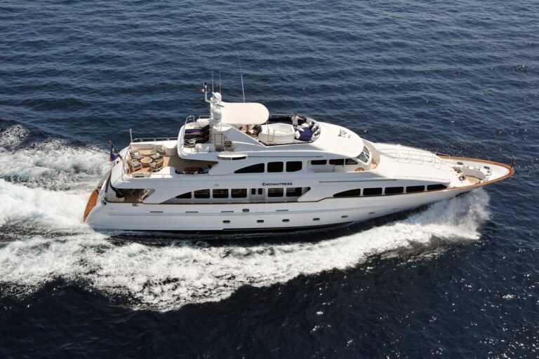 Yacht ENCHANTRESS A Benetti Classic Underway