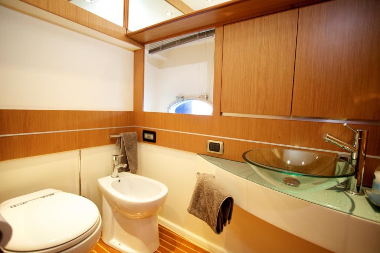 Yacht ESTELADA -  Guest Ensuite