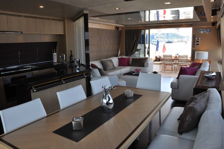 Yacht FLOREVA 2 - Dining area