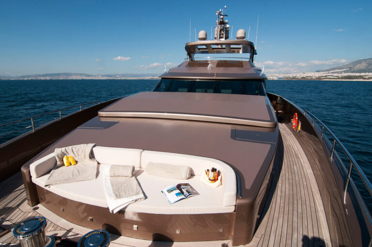 Yacht GEOSAND - Foreward Area