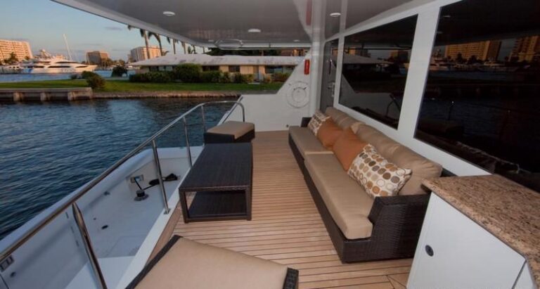 Yacht GOLDEN TOUCH - Aft Deck