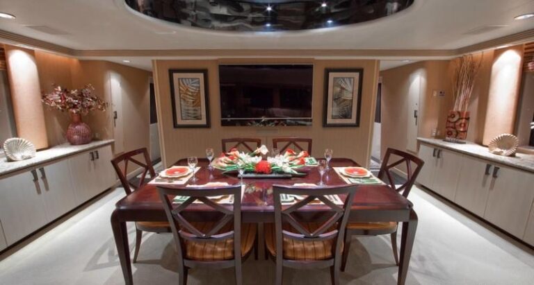 Yacht GOLDEN TOUCH - Formal Dining