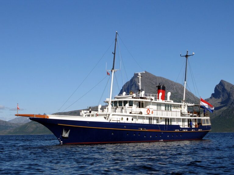 Charter yacht GRACE