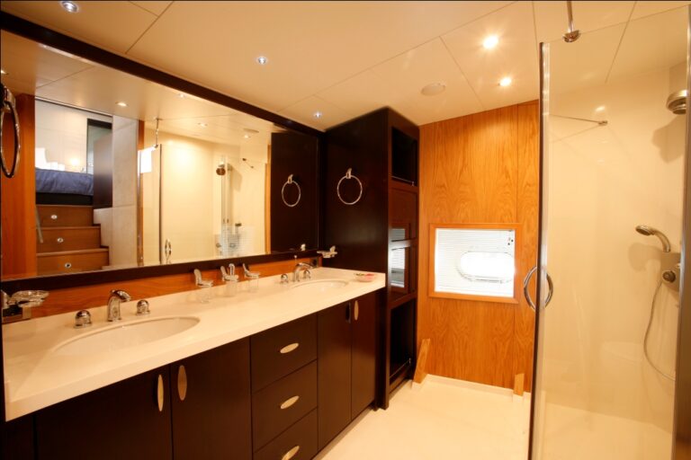 Yacht GRACE KELLY -  Master Ensuite