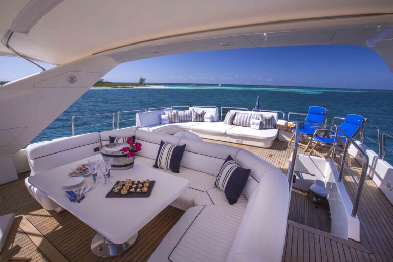Yacht GRAND BAROSSA - Flybridge looking Aft