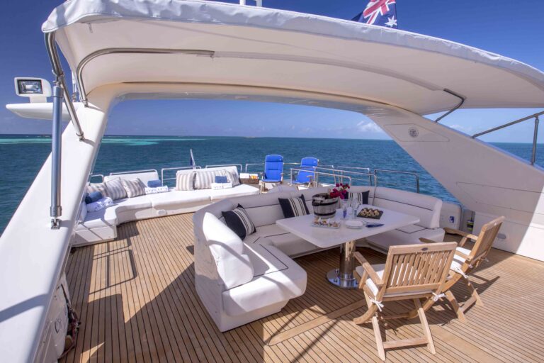 Yacht GRAND BAROSSA - Flybridge looking forward