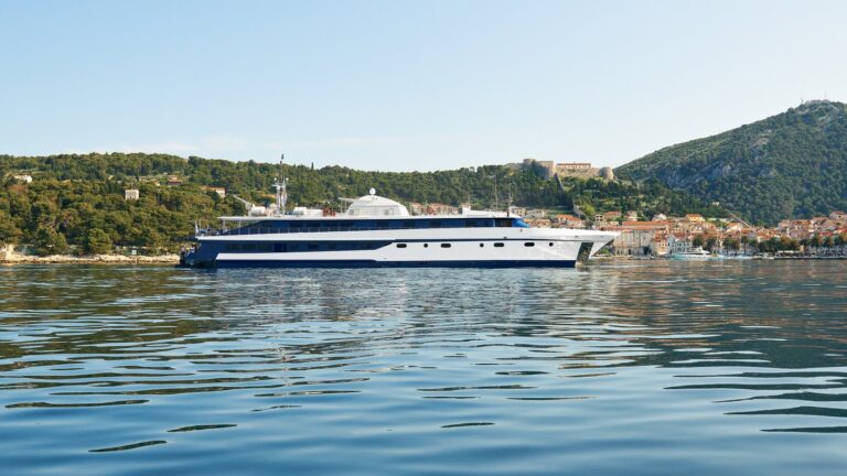 Yacht HARMONY G - Porfile