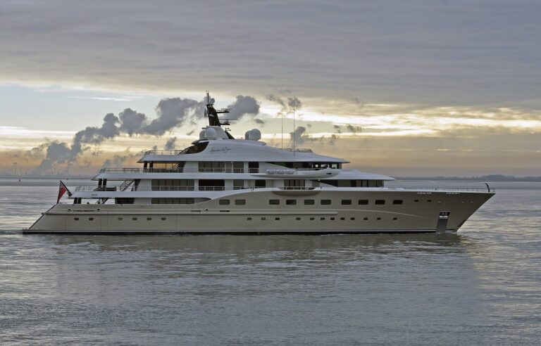 Yacht HERE COMES THE SUN Launched