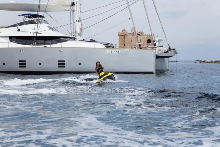 Yacht Hutiane Catamaran - Water Toys
