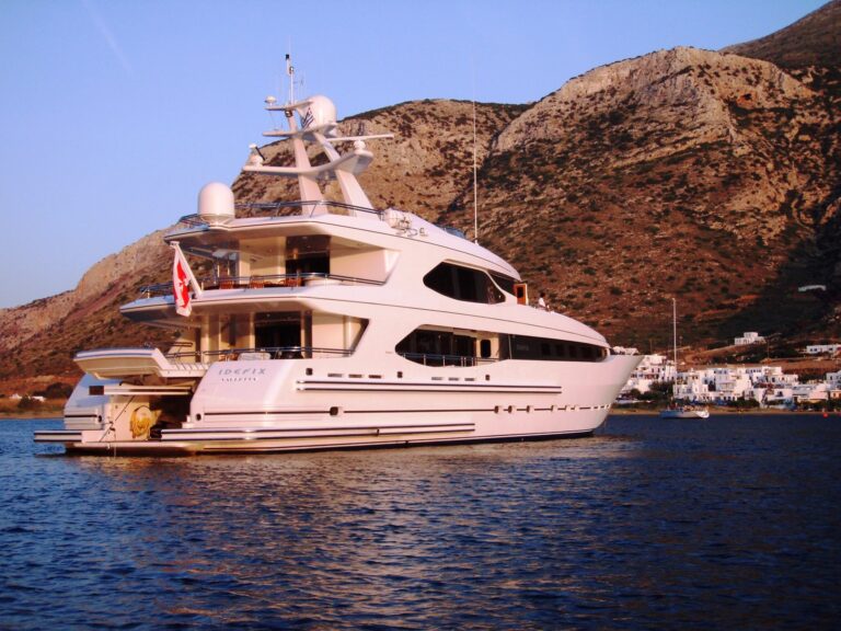 Yacht IDEFIX - Aft View