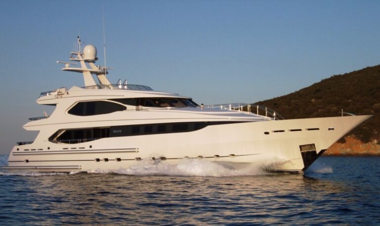 Yacht IDEFIX - Main