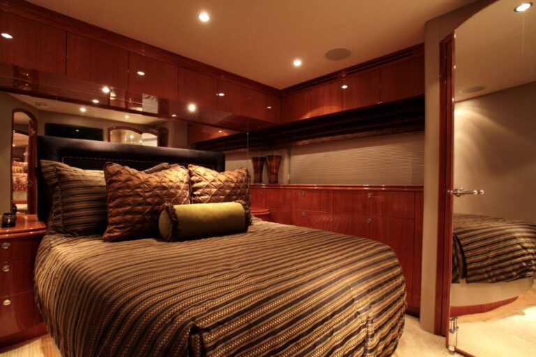 Yacht ISLAND COWBOY - Double Cabin