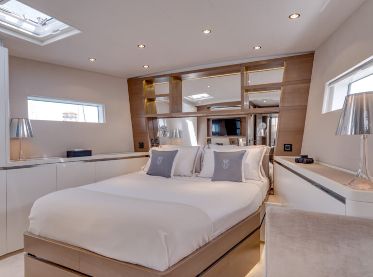 Yacht J Six - Master