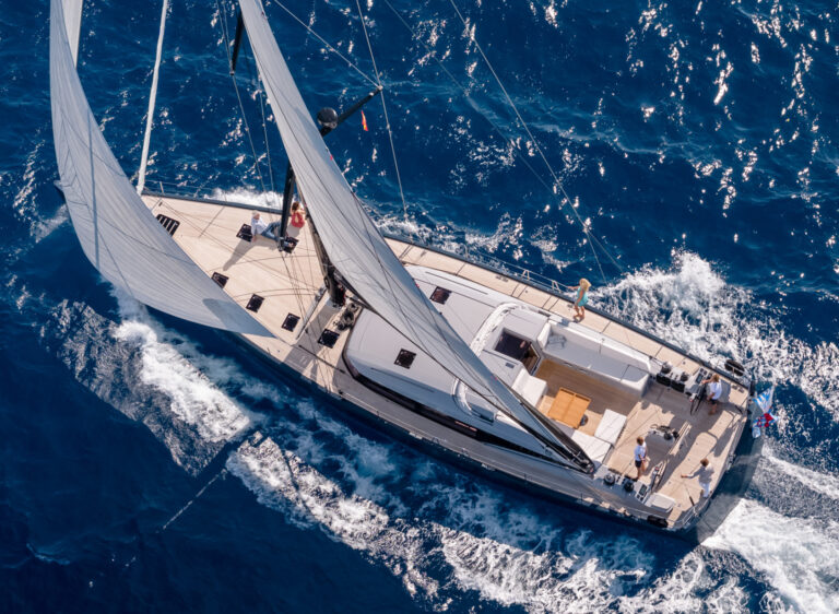 Yacht J Six - Sailing