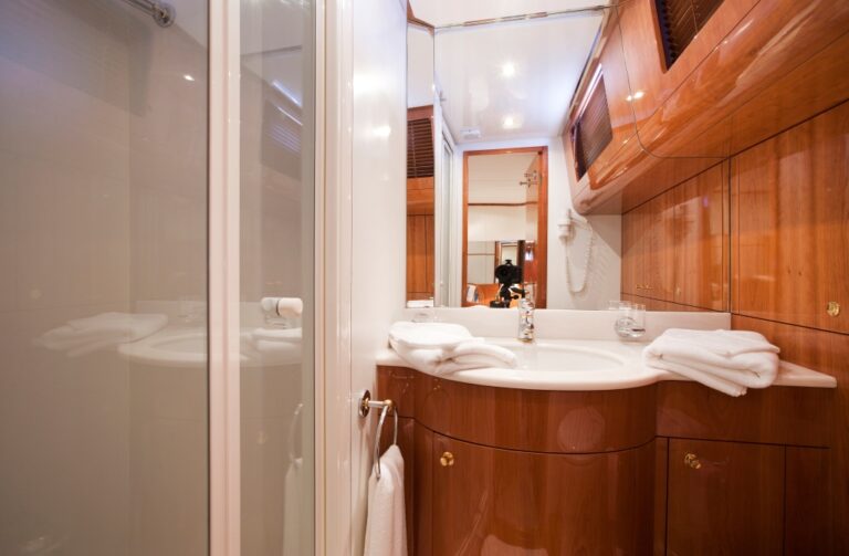 Yacht JINA 1 -  Guest Ensuite