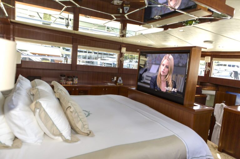 Yacht JULIA DOROTHY Master