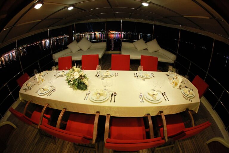 Yacht JUNIOR ORCUN -  Al fresco Dining at Night