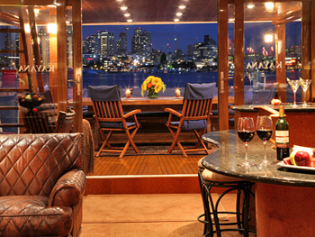 Yacht KAYANA -  Salon bar looking aft